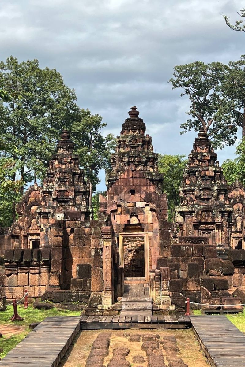 Banteay Srei Backcountry Tour with Ancient Temples and Rural Countryside Views