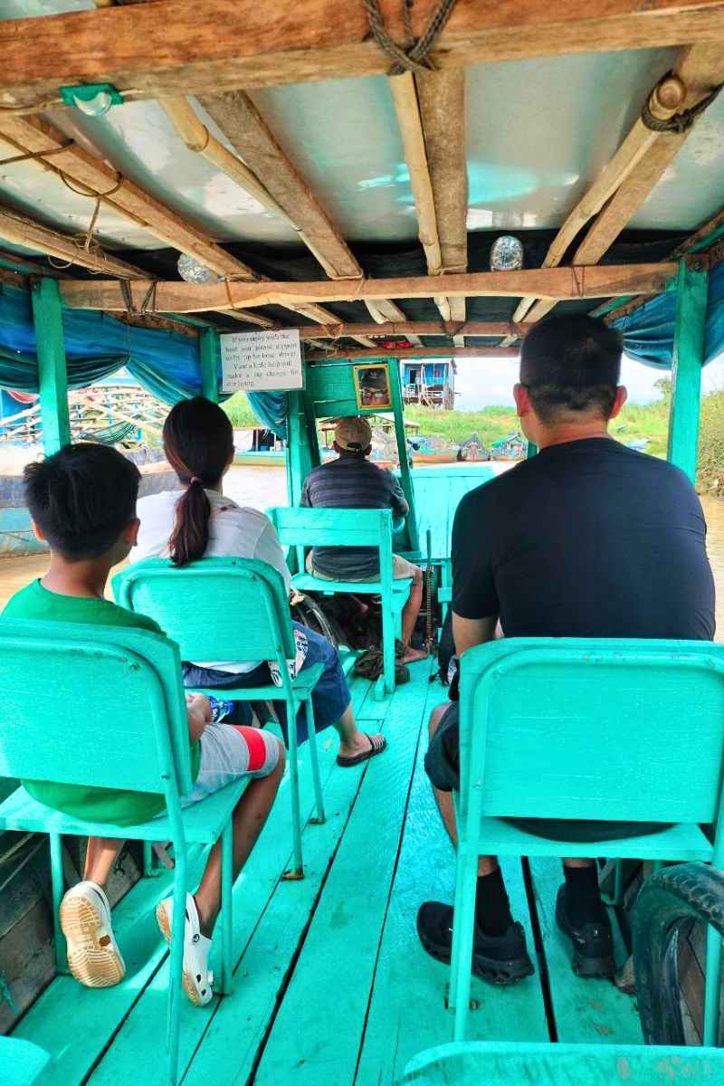 Kompong Phluk Floating Villages Tour with Pagoda Market and Boat Trip