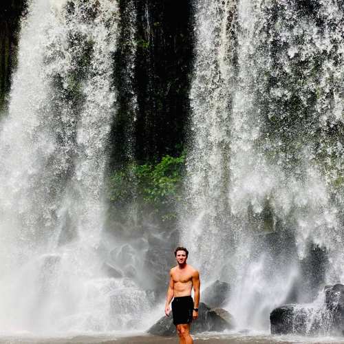 Kulen Waterfall & 1000 Lingas tour with small shared group tour by siemreapshuttle.com