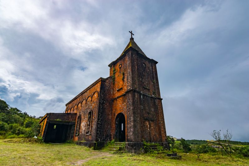 abandoned-church-bokor-national-park