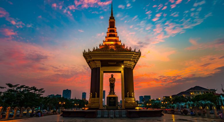 statue-of-norodom-sihanouk