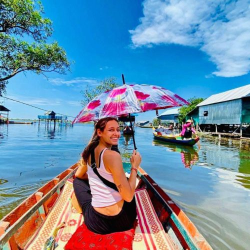 Solo travelers on a join-in tour of Kompong Phluk Floating villages tours by siemreapshuttle.com
