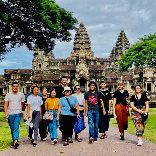 small group day temple tour of travelers boarding on boat ready for 2-Day Angkor Wat Temple Sunset & Floating Village Tour by siemreapshuttle.com