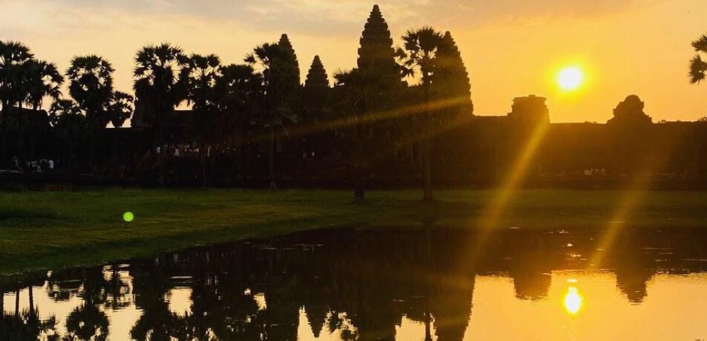 Find Highly-Rated Small Group Tours for Angkor Wat Sunrise in 2026