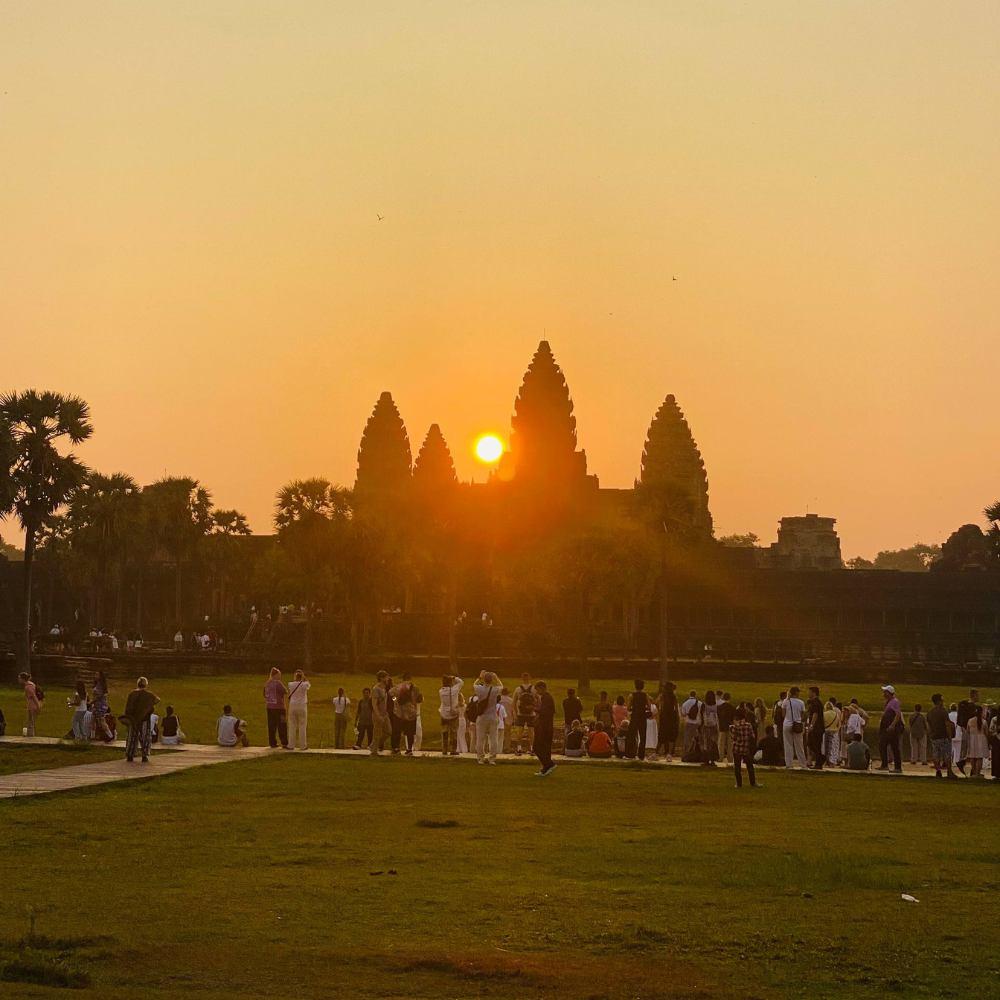 Sunrise at Angkor Wat with Afternoon Kompong Phluk Floating Village tour brings temple sunrise, Bayon, Ta Prohm, Kampong Phluk floating village