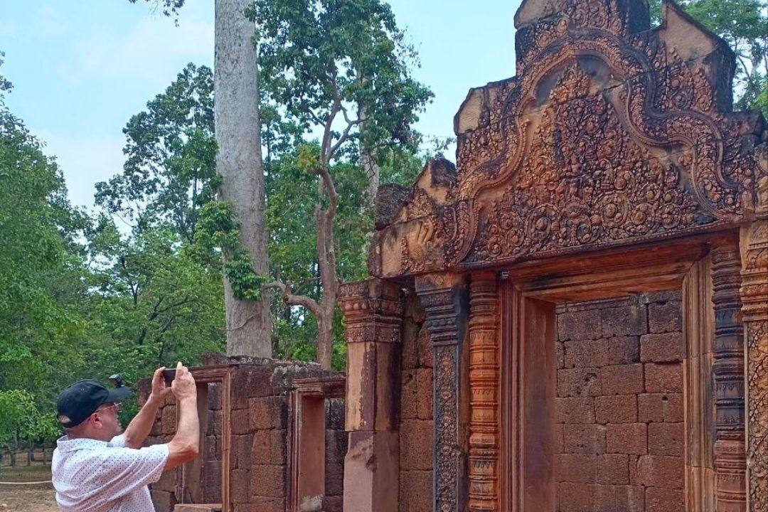 Banteay Srei temple tour itinerary for seeing more temples in one smooth day with less stress