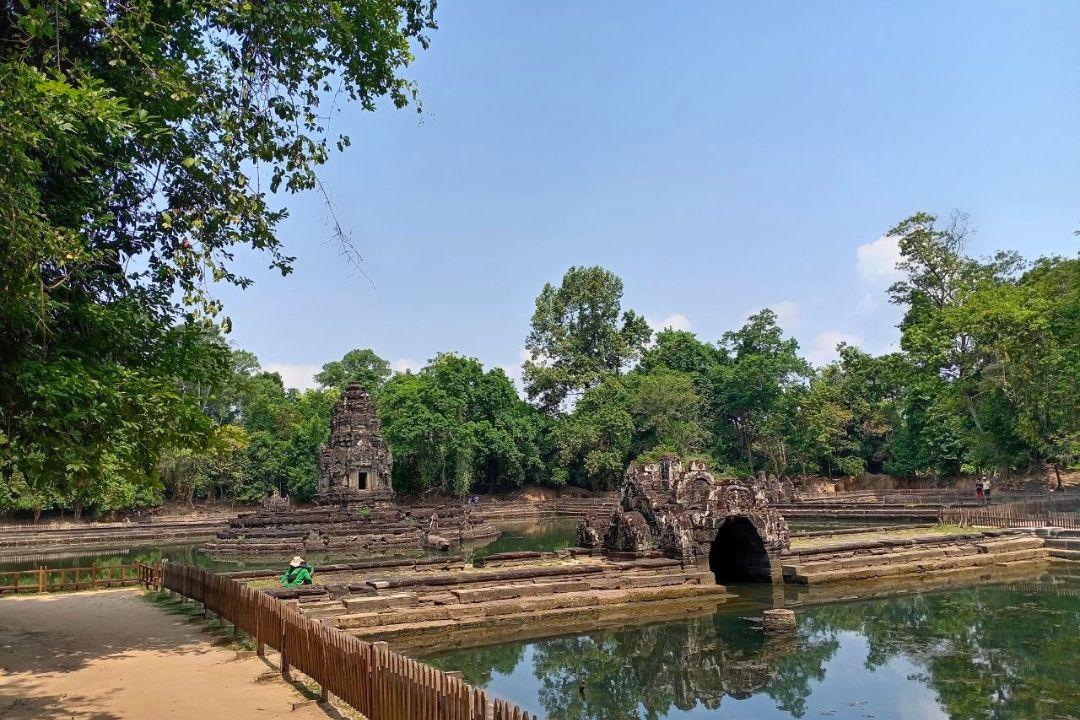 Banteay Srei temple tour itinerary with Pre Rup, Banteay Srei, East Mebon, Ta Som, Neak Poun, and Preah Khan