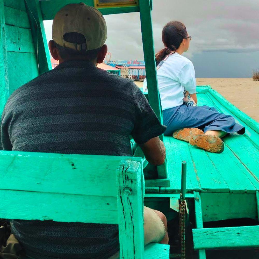 2 days in Siem Reap main boat ride at Kompong Phluk with guests moving through the floating village area
