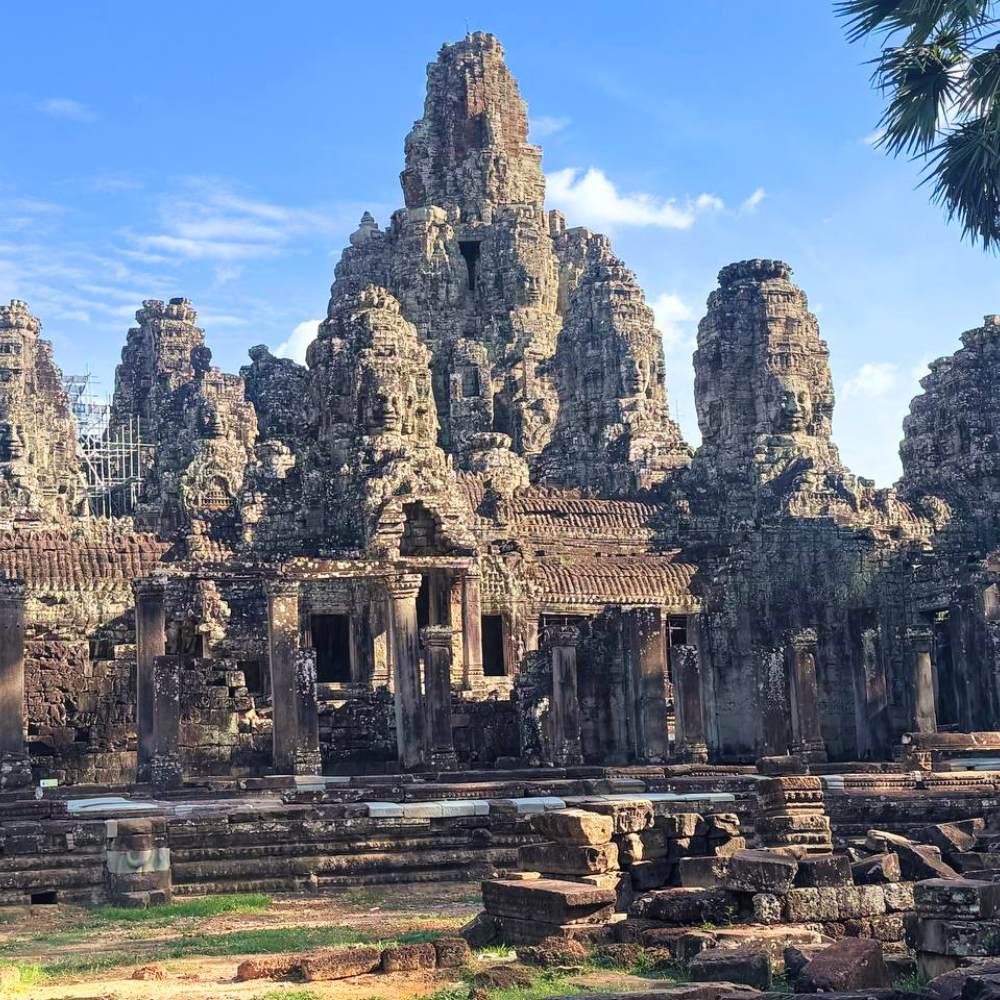2 days in Siem Reap puts Angkor Wat sunrise and Bayon