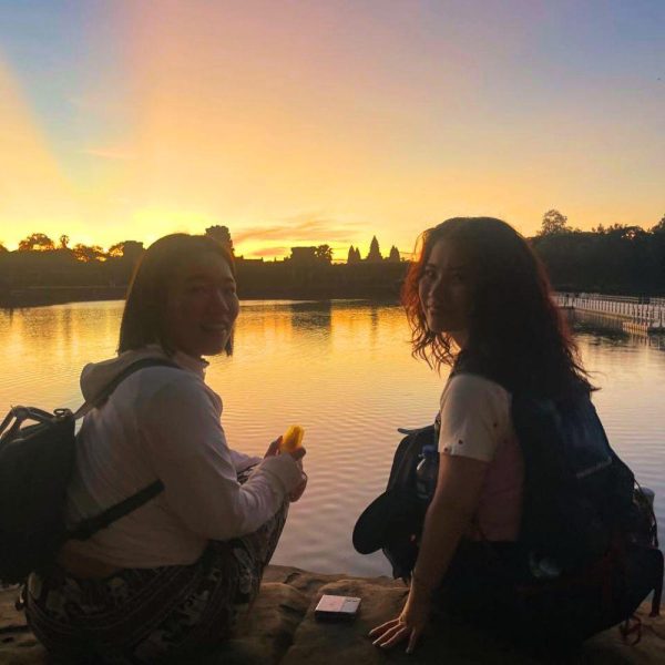 2 days in Siem Reap with Sunrise at Angkor a Khmer Apsara dinner show and Tonle Sap sunset tour [With one free airport transfer]