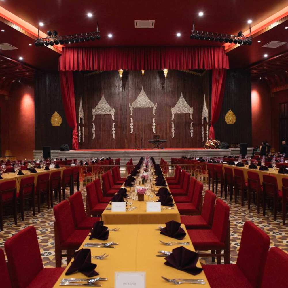 2 days in Siem Reap evening at Robam Theatre with Khmer buffet dinner, Apsara dancers on stage, and seated guests watching the live show