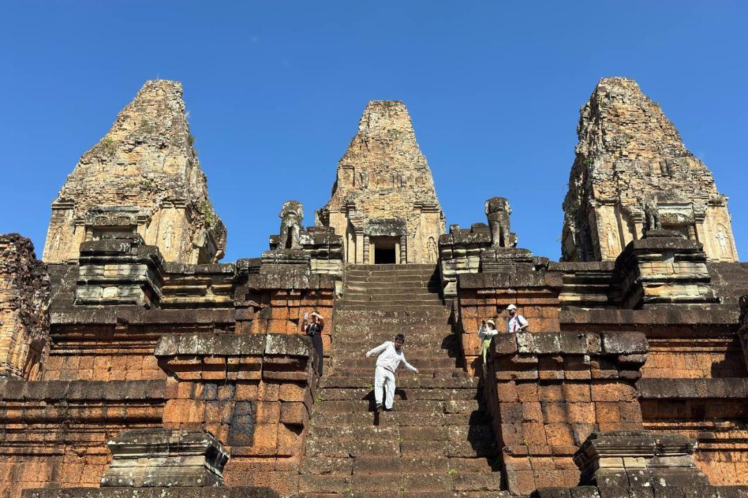 How should you decide between 1 day vs 2 days at Angkor Wat