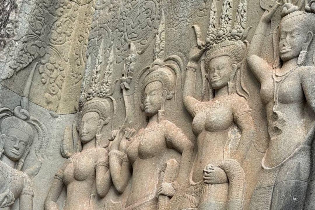 This 5-day Siem Reap itinerary mix Angkor sunrise, outer temples, remote ruins, Tonle Sap, and easy airport moves
