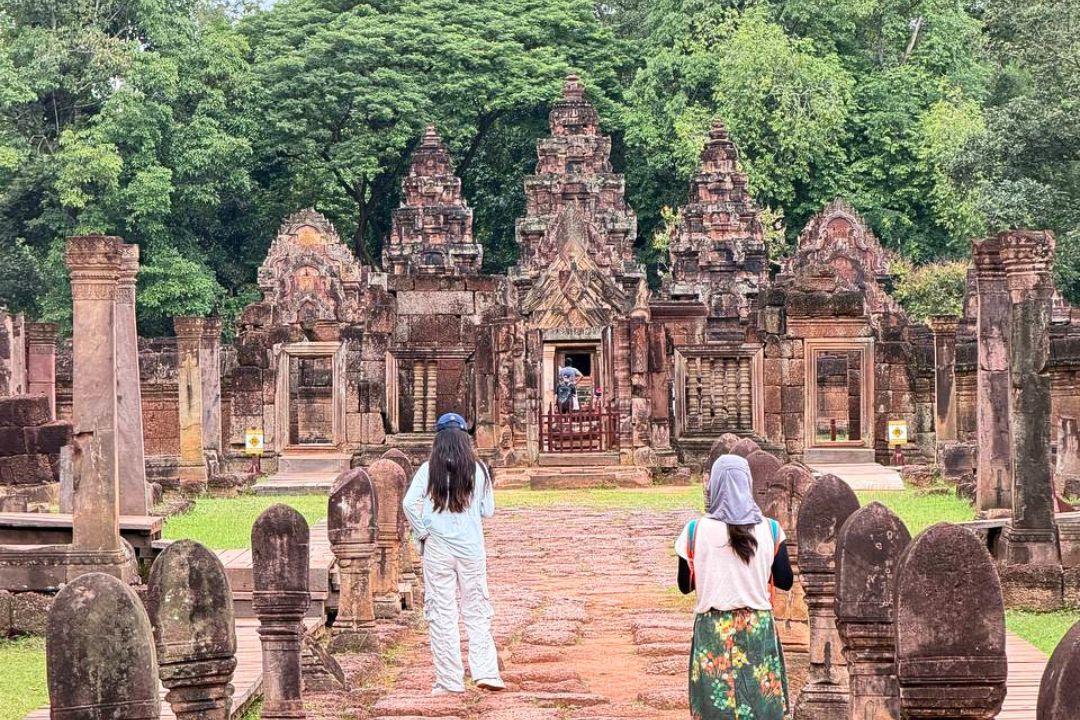 Banteay Srei and the Grand Angkor Loop