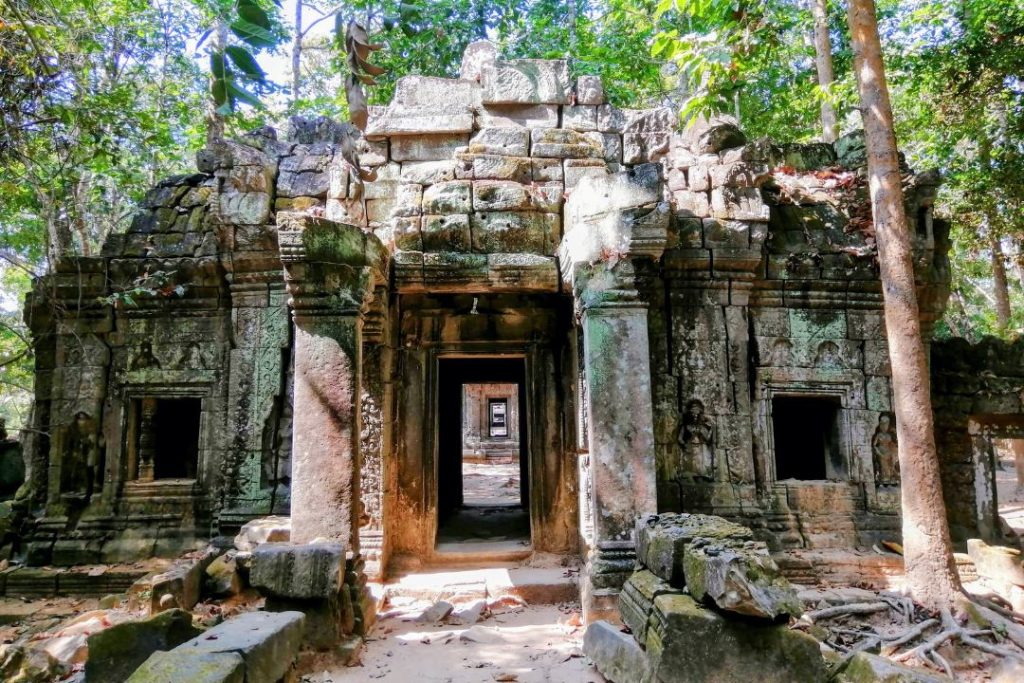 Ta Som on the Angkor Grand Circuit - Ultimate 2026 Stop Guide for Quiet Gates, Ancient Carvings, and Famous Tree Roots