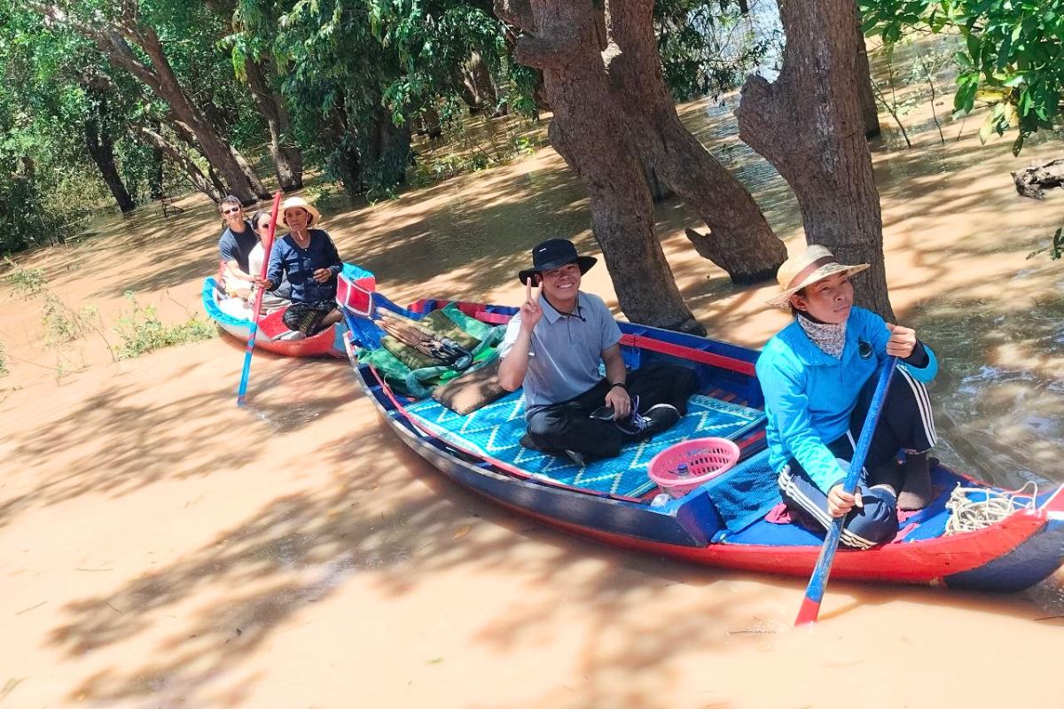 Why a Kampong Phluk Tour with Mangrove Forest Feels Different