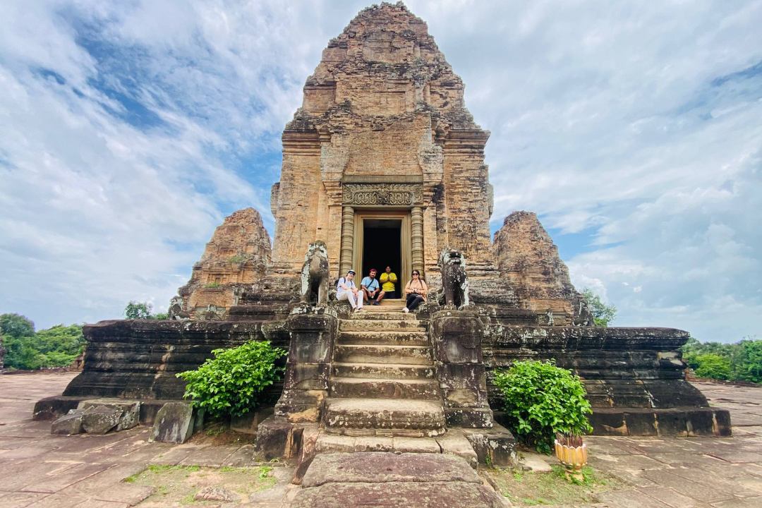 Why an Angkor Grand Circuit tour with local guide gives you a fuller temple day with less rush, better pacing, and more real context on site.