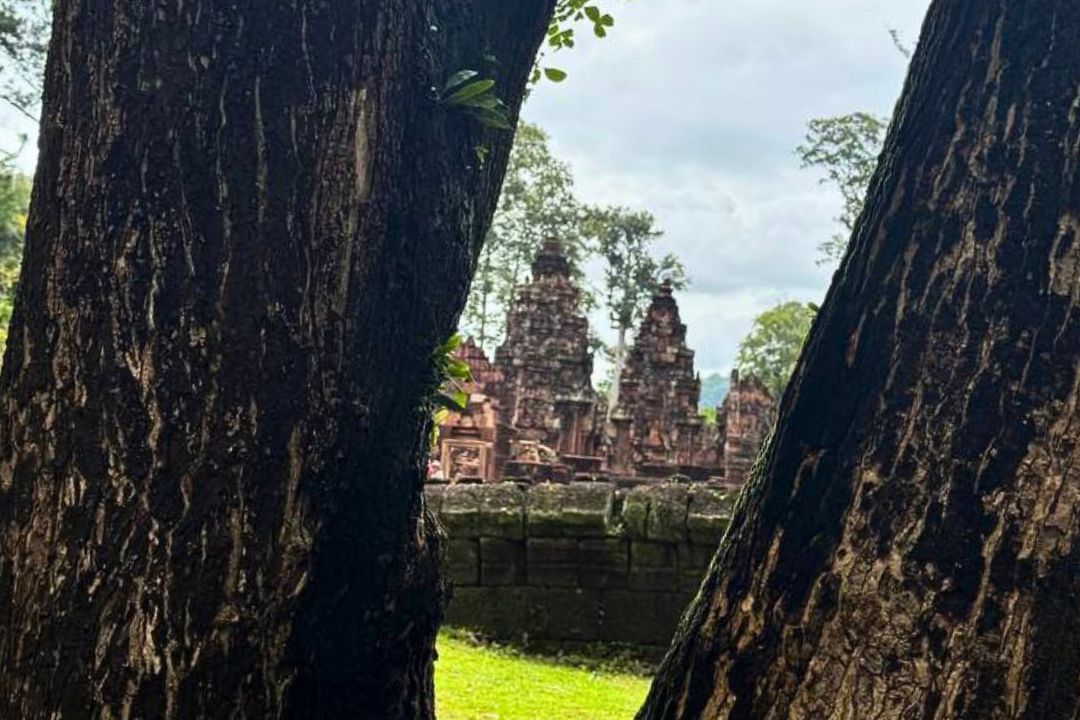 Why does Banteay Srei and the Grand Angkor Loop feel easier than doing it alone