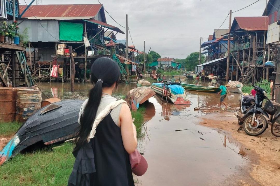 Angkor Sunrise and Floating Village Tour