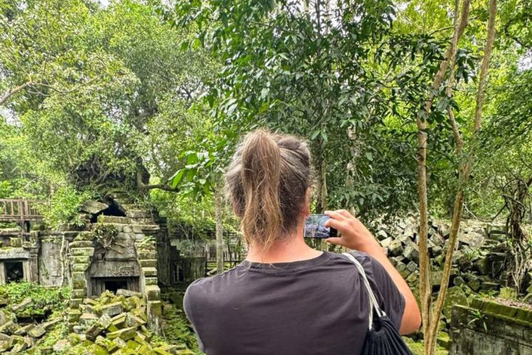 Beng Mealea and Banteay Srei on the Same Day - the pairing works because the two temples could not be more different