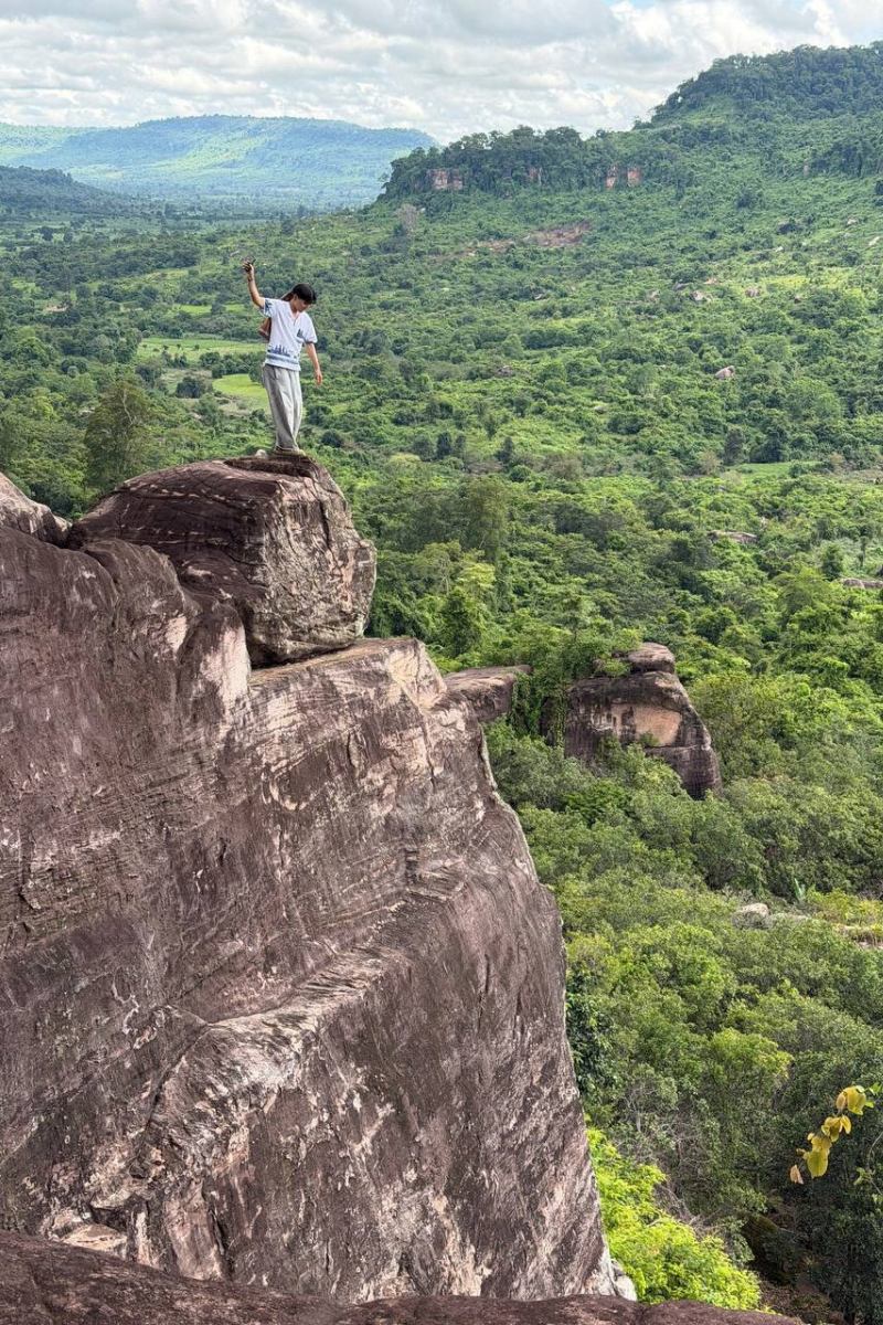 Kulen Mountain and Kampong Pluk Floating Village tour at the cliff