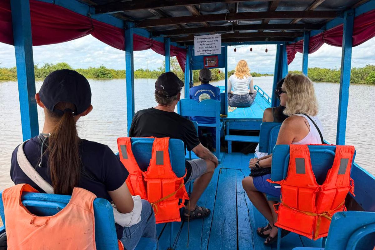 Private Driver Service to Bakong and Rolous Temples with Kampong Phluk Floating Villages
