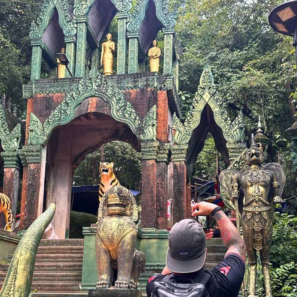 Private Driver Service to Banteay Srei Temple and Kulen Mountain Cold Water and Towels on Board