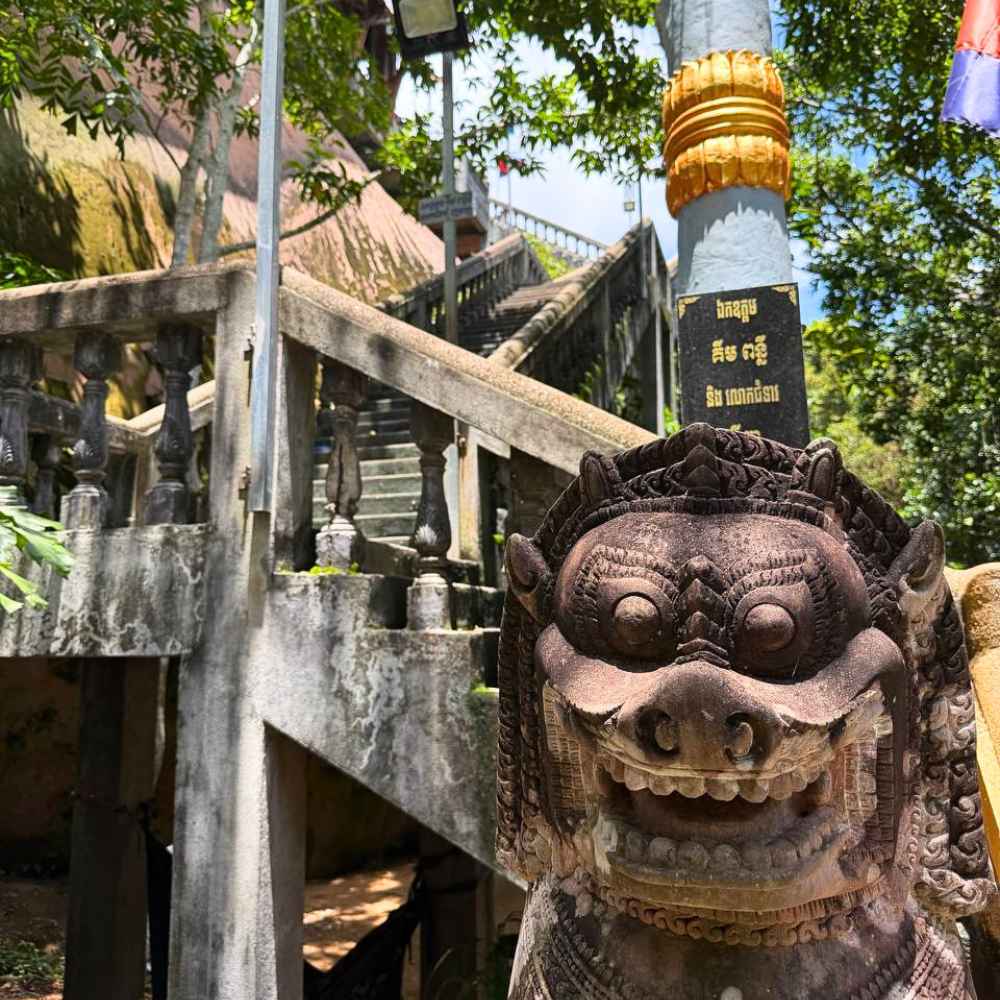 Private Driver Service to Banteay Srei Temple and Kulen Mountain SUV Transfer for Couples