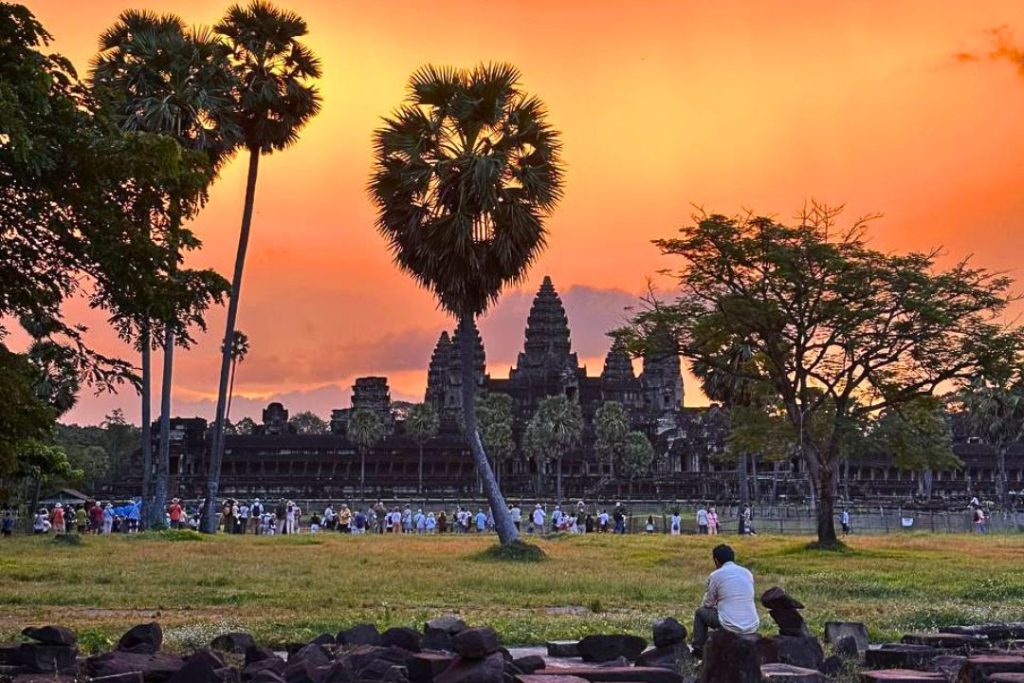 2 Day Siem Reap Tour with Angkor Sunrise Koh Ker and Beng Mealea
