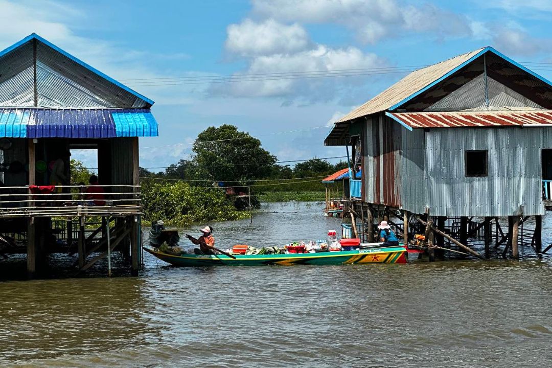Kampong Phluk tour for four people