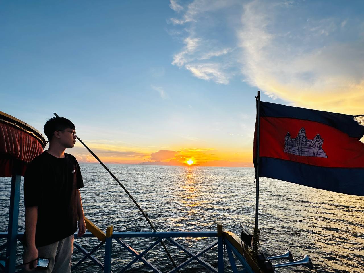 What extra costs can appear on a Kampong Phluk trip is the first question I answer below the main boat ticket, the community entry fee, the $5 canoe add-on, meals