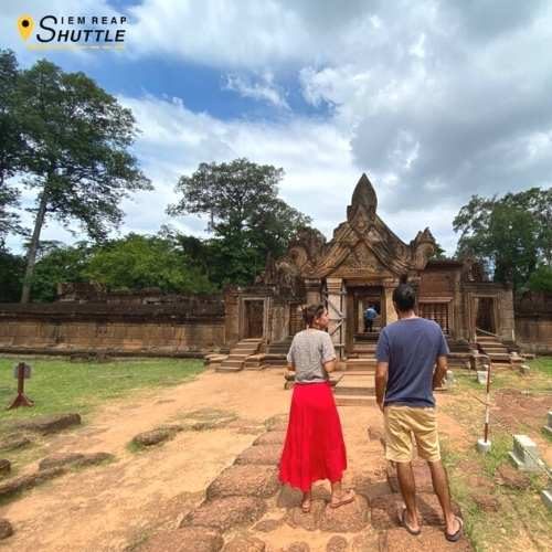 Banteay Srei Backcountry Tour - travellers view at entrance