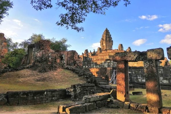 Daily to the ancient temples of Angkor with Siem Reap Shuttle Tours