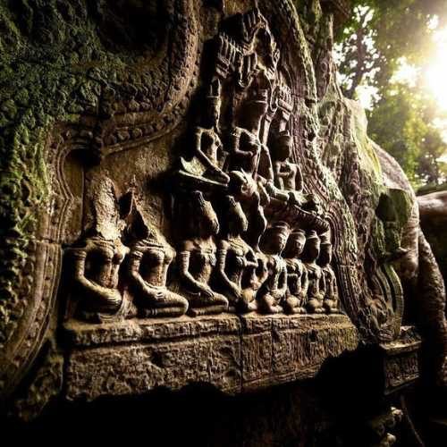 Explore Angkor Wat with Bayon Temple and the world-famous Ta Prohm (Tomb Raider) Temple with Sunset small group shared tours by siemreapshuttle.com