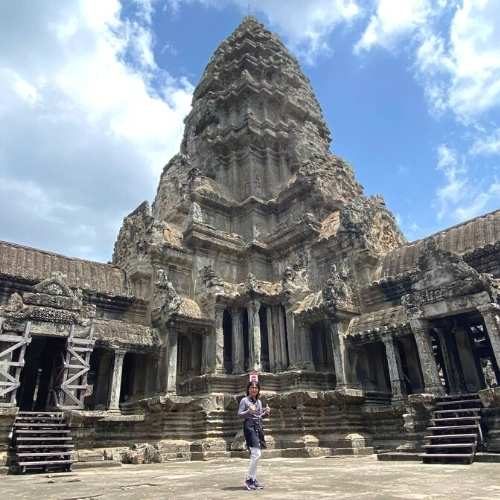 Explore Angkor with Bayon Temple and the world-famous Ta Prohm (Tomb Raider) Temple photo gallery - Inside Angkor Wat