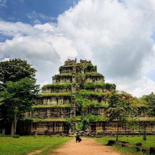 Koh Ker & Beng Mealea with small group shared tour by siemreapshuttle.com