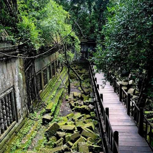 Koh Ker & Beng Mealea with small group shared tour by siemreapshuttle.com