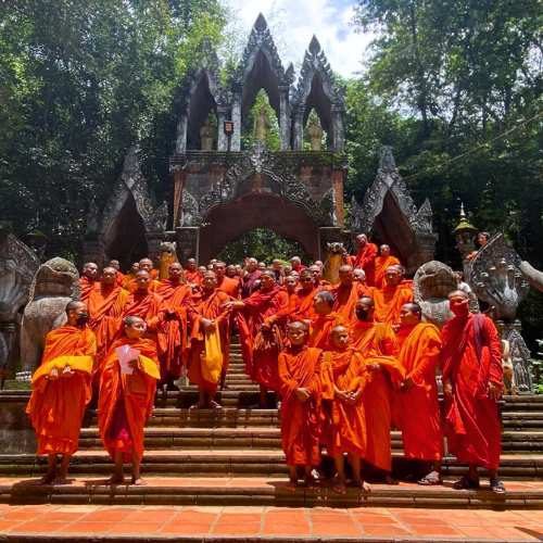 Kulen Waterfall & 1000 Lingas tour with small shared group tour by siemreapshuttle.com