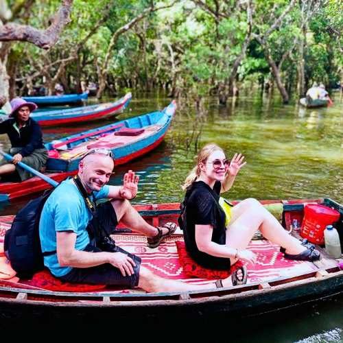 Siem Reap Floating Villages Kompong Phluk Tour with small group shared tour by siemreapshuttle.com