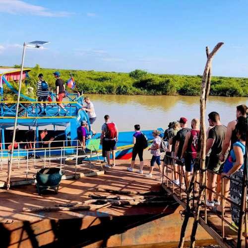 Siem Reap Floating Villages Kompong Phluk Tour with small group shared tour by siemreapshuttle.com